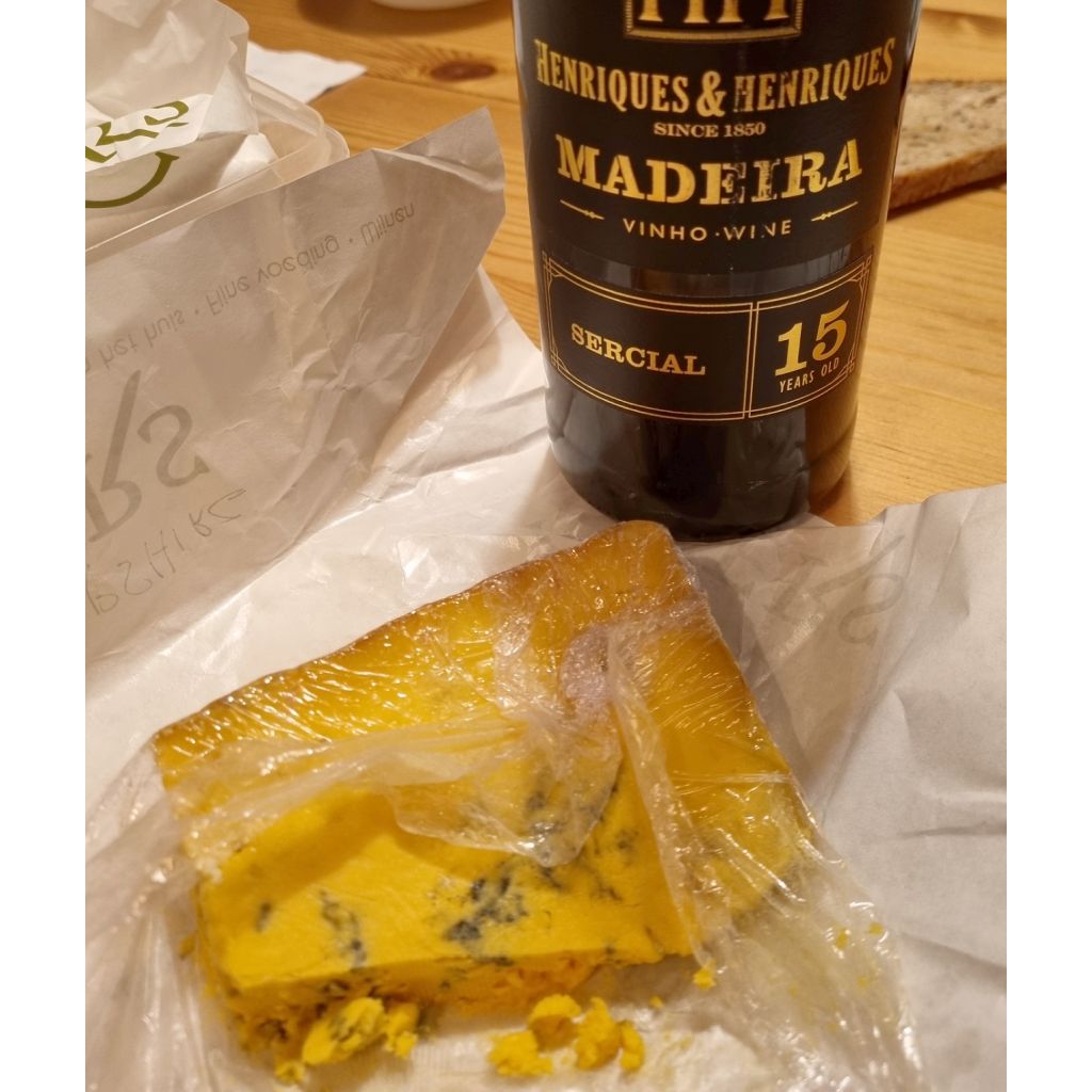 Madeira Sercial 15y Henriques & Shropshire blue cheese
